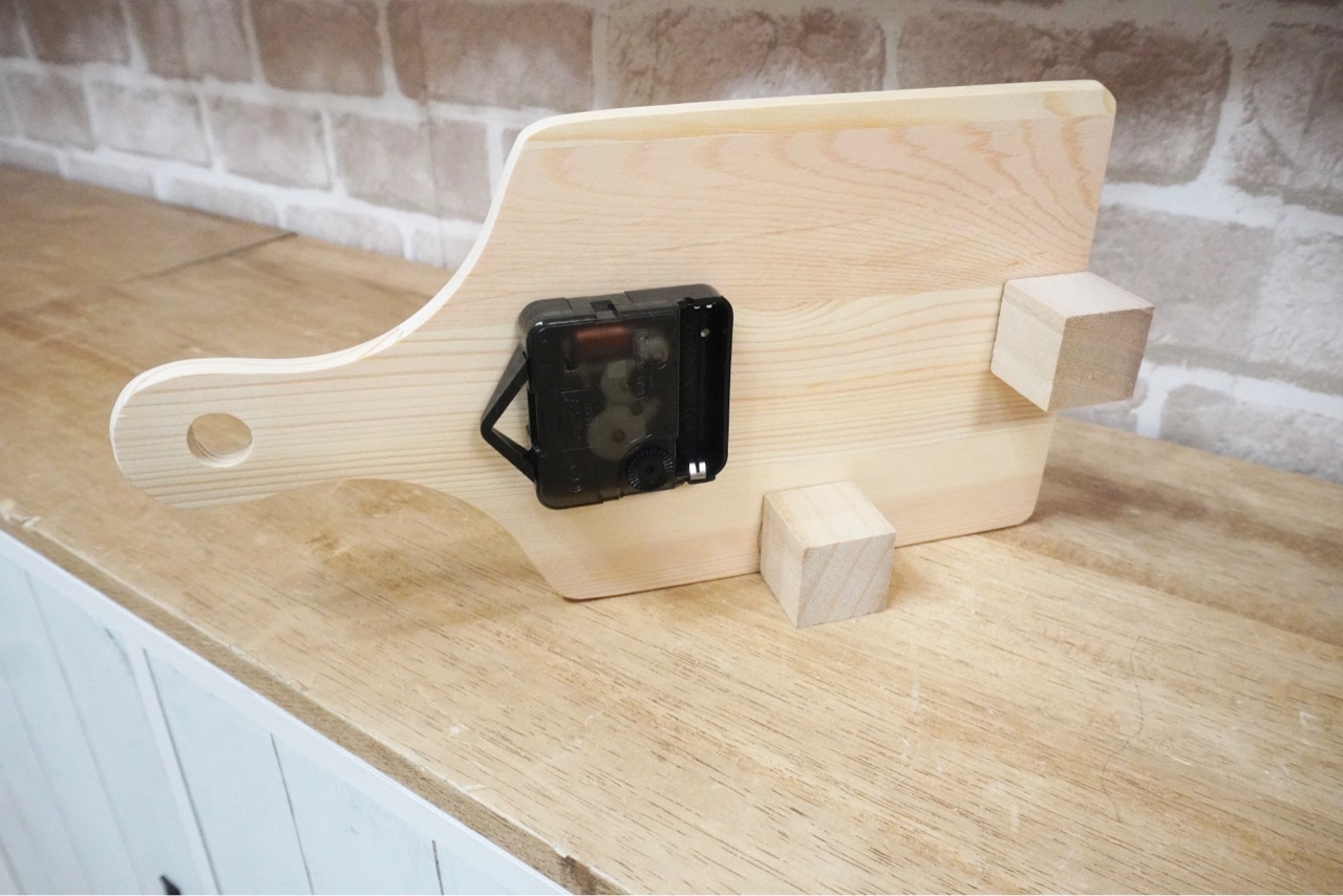 100均 カッティングボードと時計キットで黒板時計パターン2 Elie S House Diy100均リメイカーエリィの暮らし レシピブログ Powered By ライブドアブログ 100均 カッティングボードと時計キットで黒板時計パターン2 Elie S House Diy100均リメイカーエリィの暮らし レシピブログ Powered By ライブドアブログ