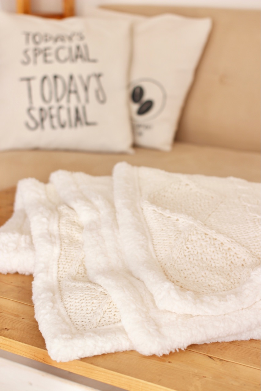 インテリア映え＊もこもこケーブルニットのブランケット : elie's