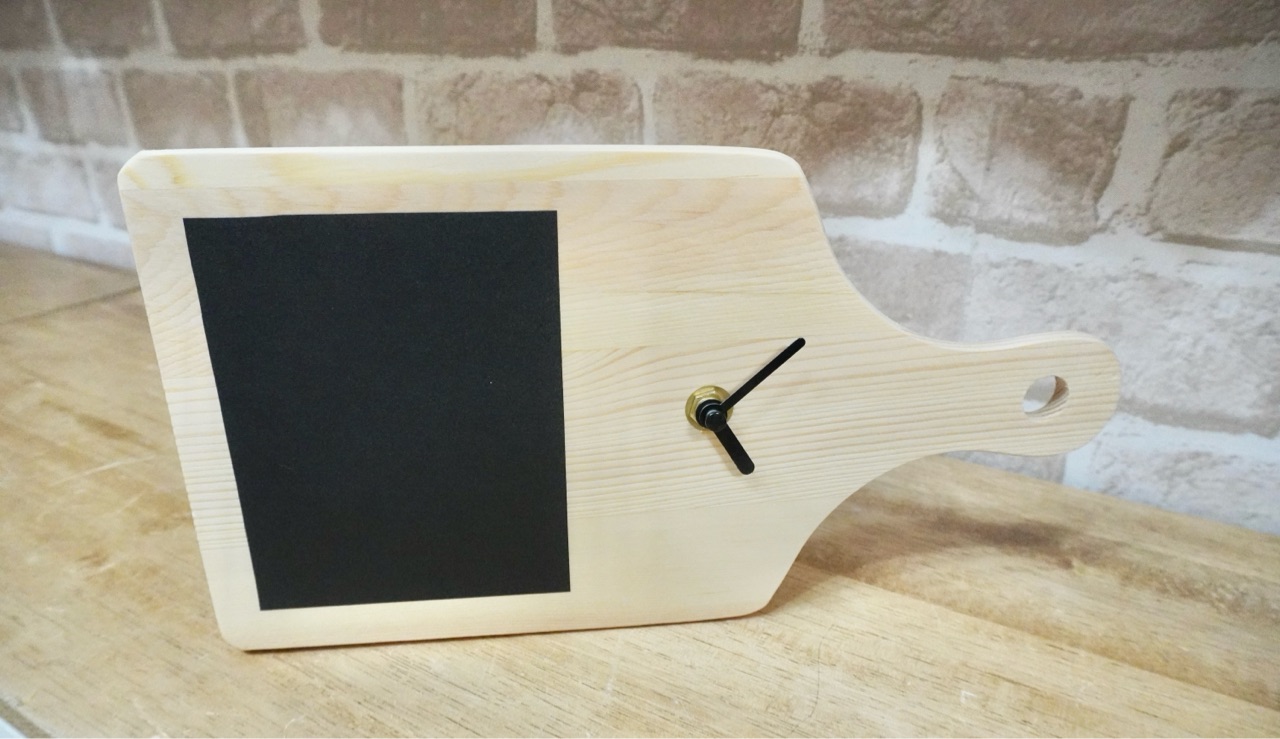 100均 カッティングボードと時計キットで黒板時計パターン2 Elie S House Diy100均リメイカーエリィの暮らし レシピブログ Powered By ライブドアブログ 100均 カッティングボードと時計キットで黒板時計パターン2 Elie S House Diy100均リメイカーエリィの暮らし レシピブログ Powered By ライブドアブログ