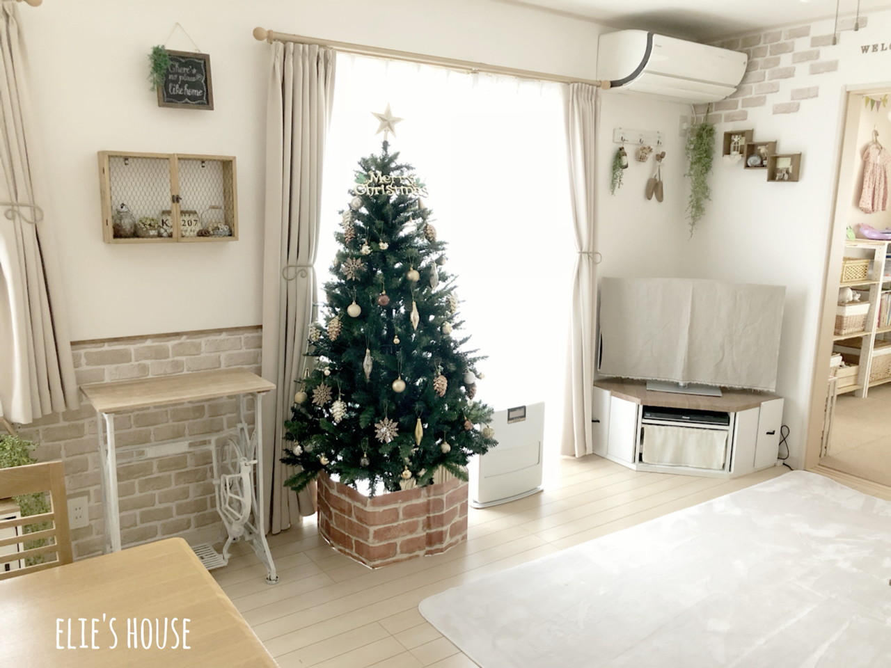 ニトリ ダイソーオーナメントのクリスマスツリー Elie S House Diy100均リメイカーエリィの暮らし レシピブログ Powered By ライブドアブログ