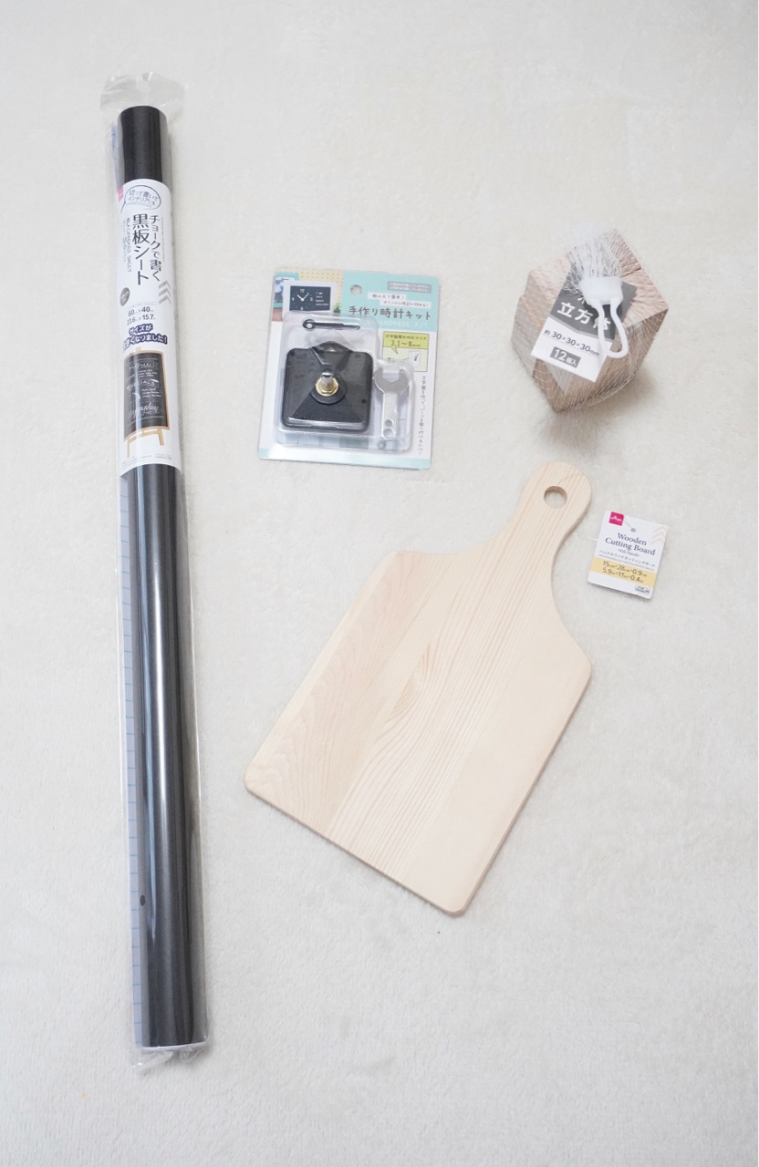 100均 カッティングボードと時計キットで黒板時計パターン２ Elie S House Diy100均リメイカーエリィの暮らし レシピブログ Powered By ライブドアブログ