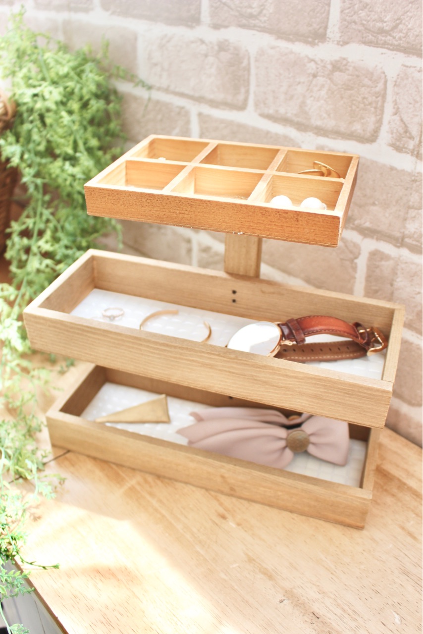 朝の身支度セットに セリアリメイクでタイルのアクセサリーラック Elie S House Diy100均リメイカーエリィの暮らし レシピブログ Powered By ライブドアブログ