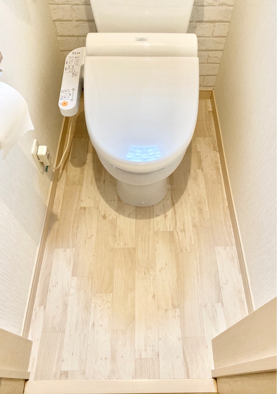 トイレの床 リメイクシートのキットで大掃除後に簡単チェンジ Elie S House Diy100均リメイカーエリィの暮らし レシピブログ Powered By ライブドアブログ トイレの床 リメイクシートのキットで大掃除後に簡単チェンジ Elie S House Diy100均リメイカーエリィの暮らし レシピブログ Powered By ライブドアブログ