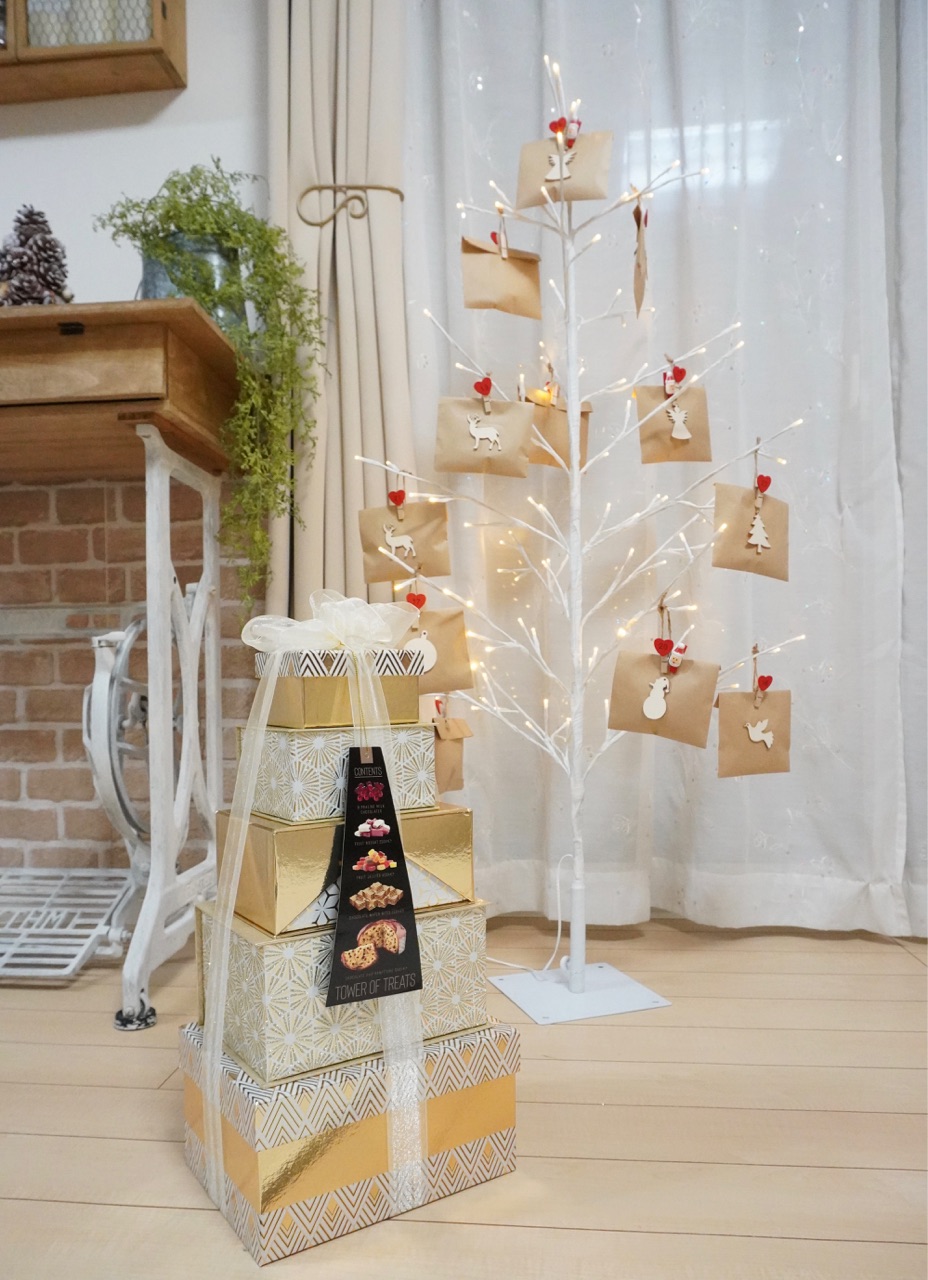 リメイクシート クリスマス 見切り材の貼り方 コストコお菓子タワー Elie S House Diy100均リメイカーエリィの暮らし レシピブログ Powered By ライブドアブログ