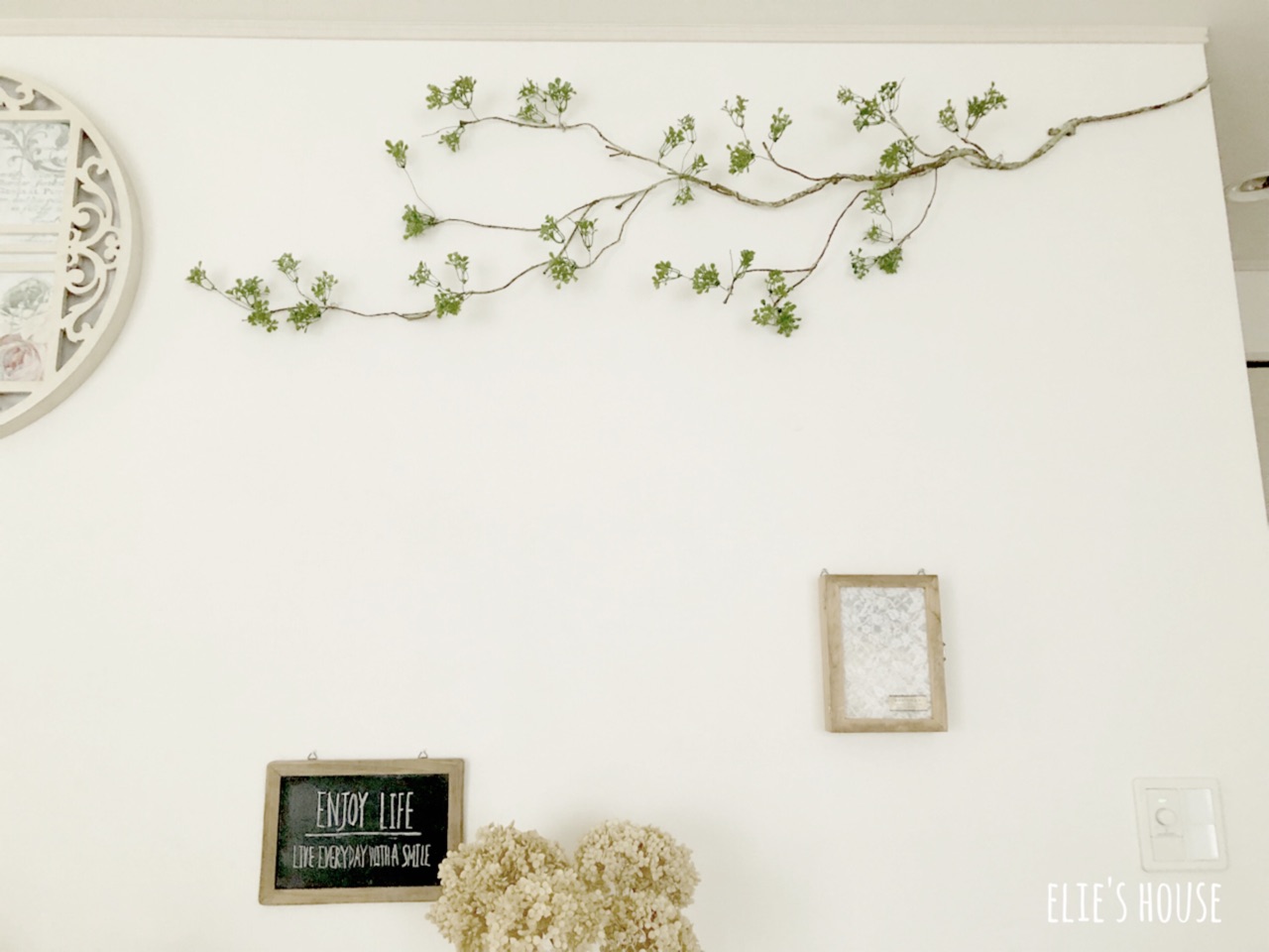 フェイクグリーンを壁に素敵に飾る方法 Elie S House Diy100均リメイカーエリィの暮らし レシピブログ Powered By ライブドアブログ