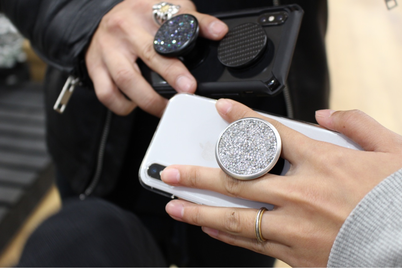 セリアで買って便利だった実用品 スマホに便利なポップソケッツ Elie S House Diy100均リメイカーエリィの暮らし レシピブログ Powered By ライブドアブログ