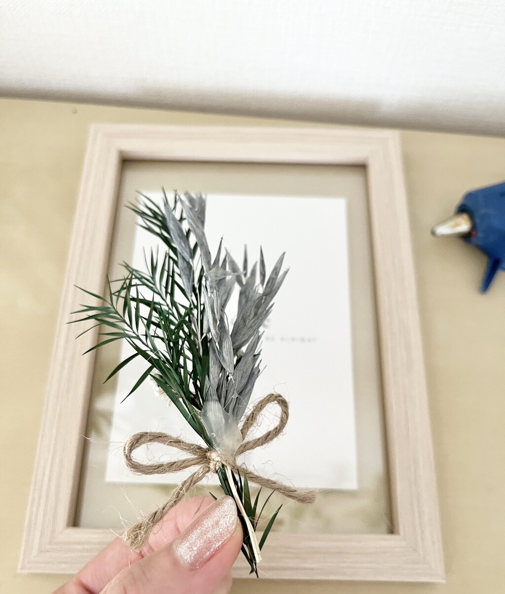 セリア商品2つ!くっつけるだけ!ドライフラワーのフォトフレームアレンジ : elie's house DIY100均リメイカーエリィの暮らし ...