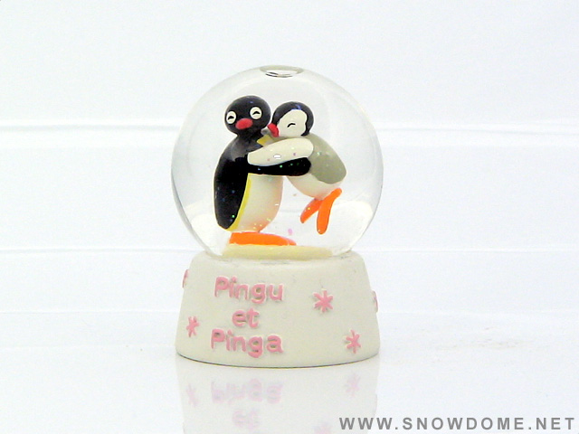 pingu et pinga. : Welcome to Snowdome.Net ! スノードームの世界に 買いオンラインストア pingu ピングー20thスノードーム コミック/アニメ