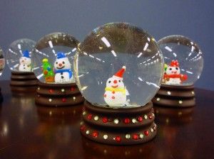 riso-yukidaruma4 可愛い表情の雪だるまのスノードームです
