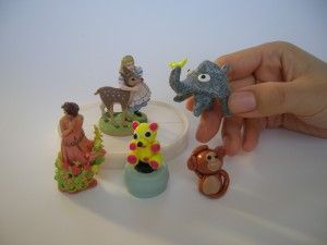中身の人形を用意します 中身の人形を用意します。/ お菓子のオマケやFIMOなどの粘土で自作します。耐水性のモノを用意します。