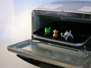 FIMO等の粘土で人形を自作します。 FIMO等の粘土で人形を自作します。/ FIMO等の粘土で自作の際は粘土の注意書きに従ってオーブンで焼きます。