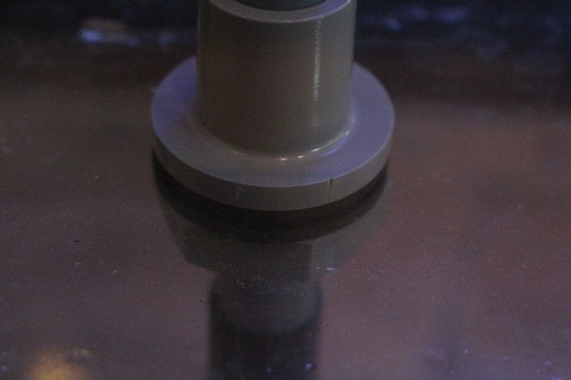 水槽の上に小型オーバーフロー水槽を設置してみました アクアマリン