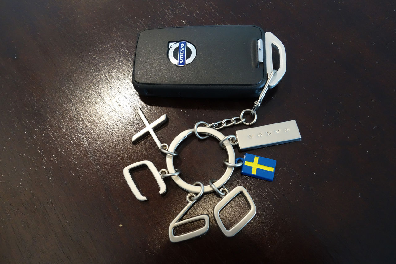 Xc60 リモコンキーの電池交換 Volvo と 自転車 と 写真 と 山 と Xc60 リモコンキーの電池交換 Volvo と 自転車 と 写真 と 山 と