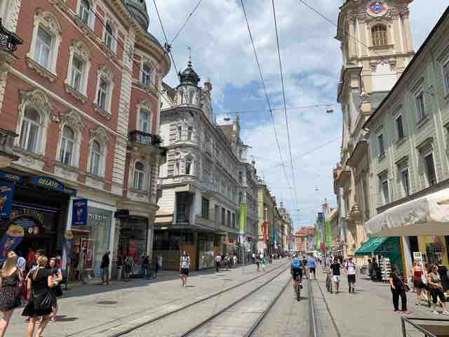 オーストリア グラーツ きれいで小さな町 しゃけのきらいなしろくまさん
