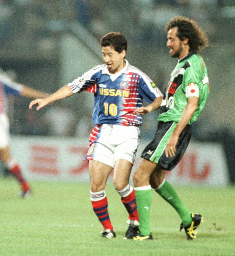 木村和司とラモス瑠偉が列車で再会！元サッカー日本代表のレジェンド同士が偶然の再会に喜びの声