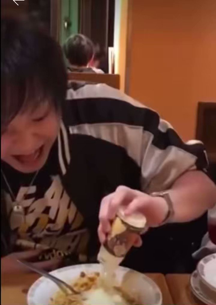 【悲報】松本人志のコメントが話題に！「君みたいのがいるから、サイゼリヤが…」とパスタにチーズをかけるテクニックに言及
