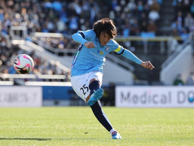 【胸熱】中村俊輔引退試合で中田英寿氏がサプライズ登場！ファンの驚きが止まらない