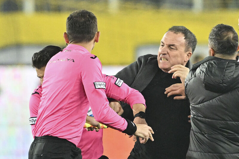 【事件】トルコリーグで衝撃の暴行事件！主審を殴り倒し、サッカーファンが激怒