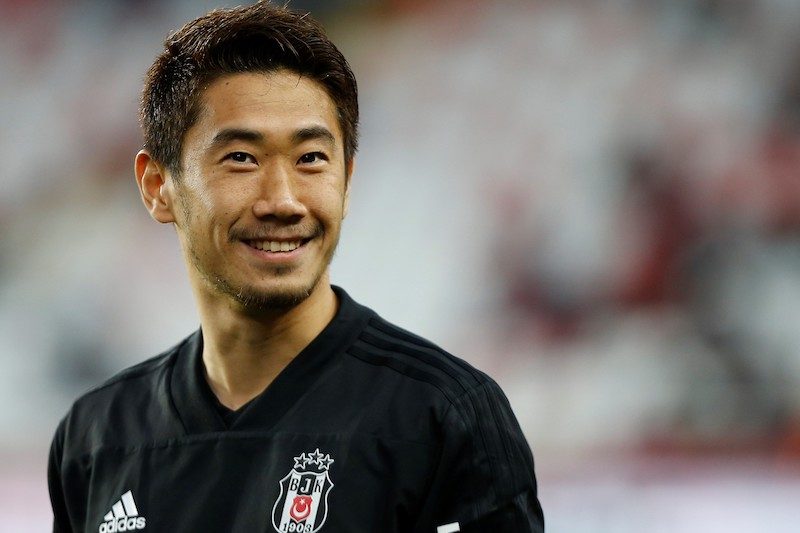 サッカーファンにはたまらない！本並健治と香川真司の未公開家族ショットを公開！