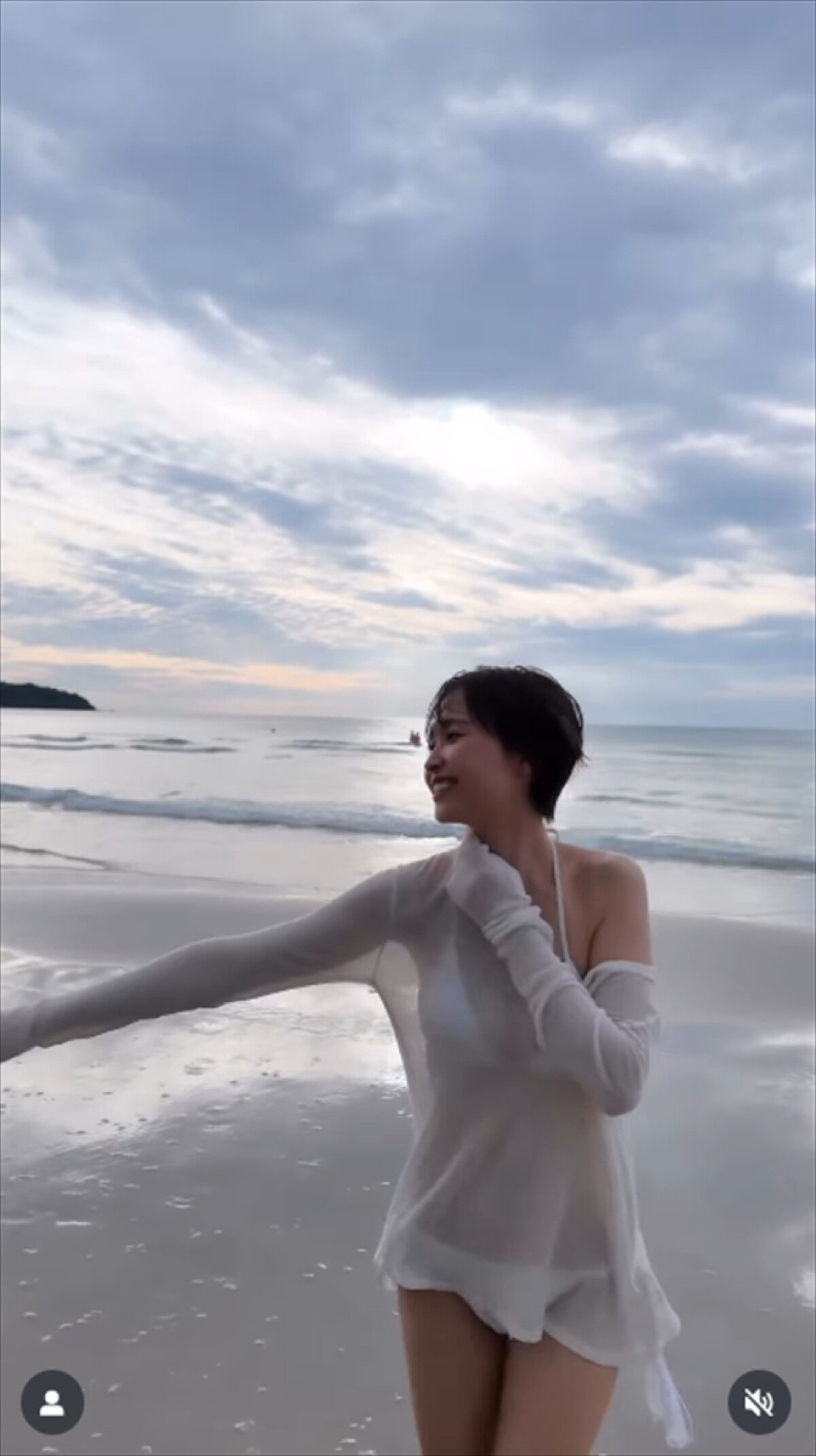 渡邊渚、初写真集『水平線』の魅力と彼女の心の葛藤