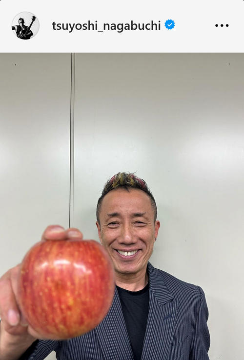 【芸能】長渕剛、笑顔でりんごを持つ最新写真公開！