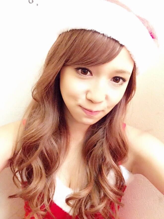 丸高愛実のファッションセンスに称賛の声！超ミニスカート×透けタイツの大胆コーデが話題沸騰