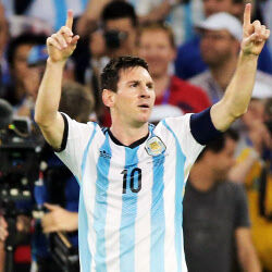 メッシのセンスが光る！ルイ・ヴィトンを着用した「バロンドール」受賞式での鮮やかなスタイルに注目！