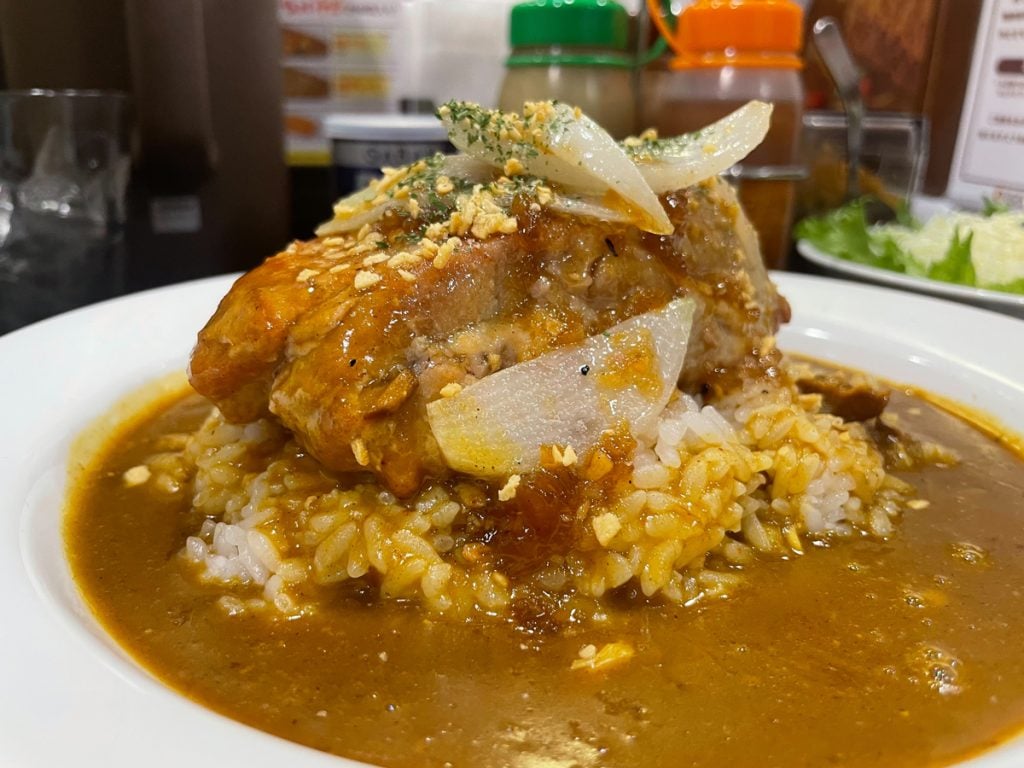 ココイチ“肉塊カレー”が話題！海賊が食う肉の量に驚きの声が続出！