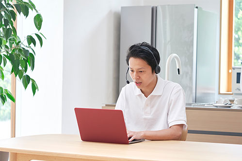 【悲報】在宅勤務中の音楽聴取が減給の原因に？！