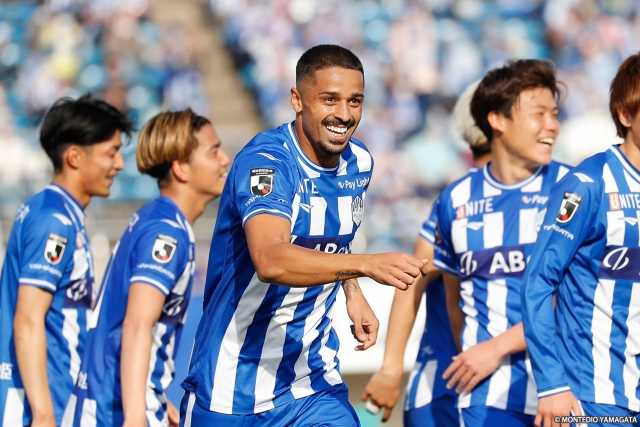J2第9節 モンテディオ山形 秋田に5発快勝 デラトーレがデビュー戦で2ゴール サッカータイム