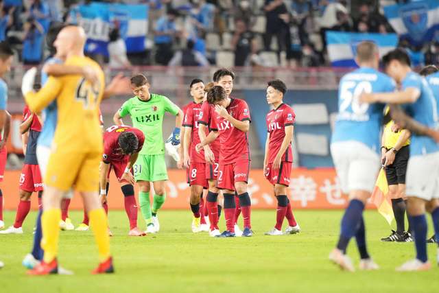 鹿島アントラーズ 最下位 横浜fcに敗れサポーター大暴れ 勝てない鹿島はいらない 横断幕 警備員に羽交い絞めも サッカータイム