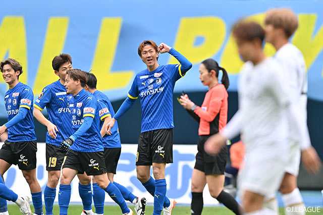 大分トリニータ、ホームで鹿児島に3発完封勝利!長沢駿が2ゴール【J2第5節】