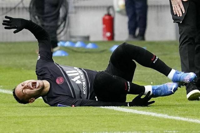 ネイマールさん 負傷退場後にパーティー参加で大波紋 全治6 8週間と診断 サッカータイム