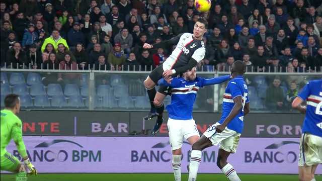 クリスティアーノ ロナウド 人間離れした驚異のジャンプ力 英紙サン サッカー史上最大の空中戦 サッカータイム