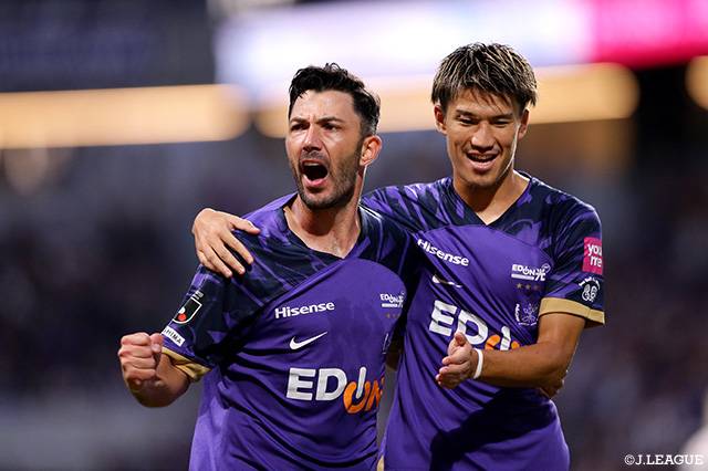 サンフレッチェ広島、ホームでFC東京に競り勝ち7連勝!トルガイ・アルスランがハットトリック【J1第29節】