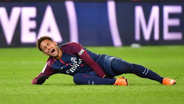ネイマール 右足手術を決断 5月まで離脱との報道も サッカータイム ネイマール 右足手術を決断 5月まで離脱との報道も サッカータイム