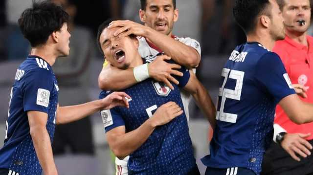 長友佑都がイラン選手と互いに謝罪 ツイッターで報告 スポーツの素晴らしさを感じた瞬間 サッカータイム