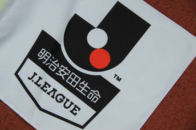 J2第32節で珍事 ピッチ上の選手が12人vs11人に…
