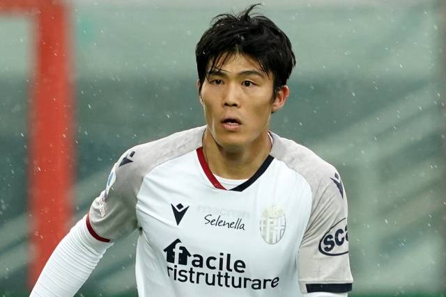 冨安健洋争奪戦にマンチェスター ｕが名乗り トッテナムは移籍金上乗せで対抗か サッカータイム