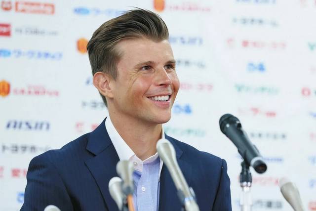 【サッカー】名古屋グランパスGKランゲラックが退団表明会見 帰国決めた最大の理由は家族のため…「オーストラリアで教育を」