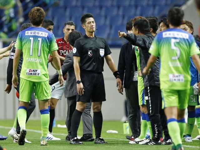 Jリーグ誤審問題 2週間の 謹慎 では甘すぎる 選手も批判 僕らはミスをしたら それをきっかけに職を失うことがある サッカータイム