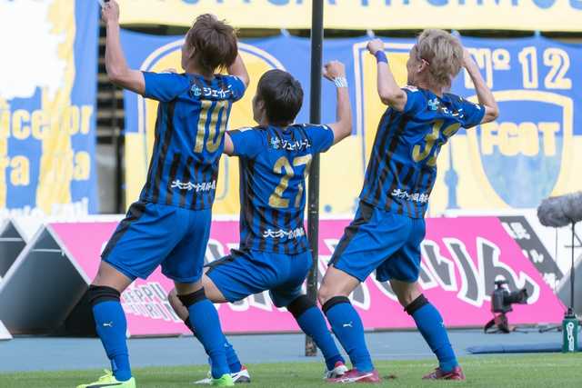 大分トリニータ 松本との頂上決戦制し首位返り咲く 三平和司の今季10得点目が決勝点 サッカータイム 大分トリニータ 松本との頂上決戦制し首位返り咲く 三平和司の今季10得点目が決勝点 サッカータイム