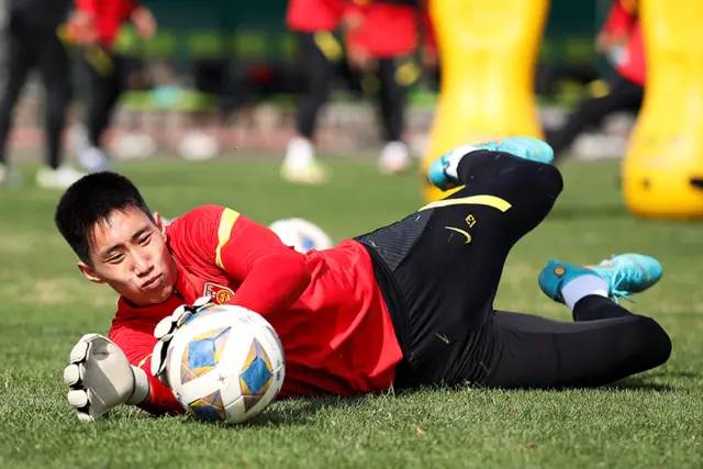 【U-23中国代表】身長2mの控えGKをパワープレーで投入　采配に批判「サッカーを侮辱してる」「ヤオ・ミンを帯同しよう」