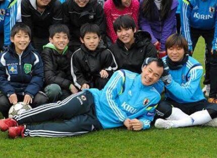 New Style 岡崎慎司 Snsで新たなヘアースタイルを公開 乾貴士が反応 俺も真似しよー サッカータイム New Style 岡崎慎司 Snsで新たなヘアースタイルを公開 乾貴士が反応 俺も真似しよー サッカータイム