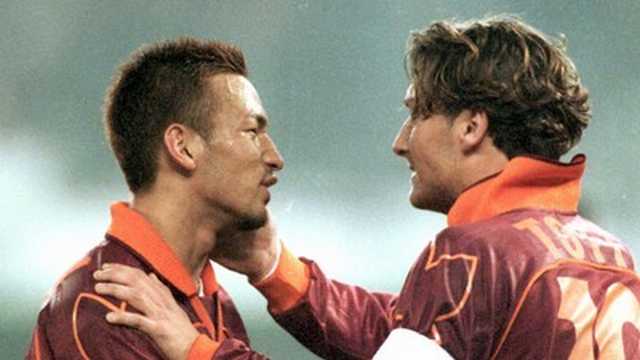 トッティが語るローマの中田英寿 彼はスクデットの歓喜の中でも読書 火星人だよ サッカータイム トッティが語るローマの中田英寿 彼はスクデットの歓喜の中でも読書 火星人だよ サッカータイム