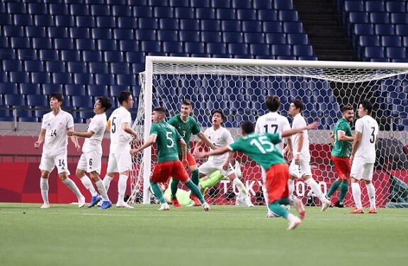 悲報 53年ぶりのメダルをかけたメキシコ戦 時間帯が変更されたせいで視聴率13 しかとれなかった模様 サッカーミックスジュース