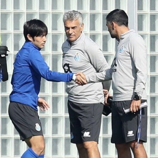 コンセイソン監督と中島
