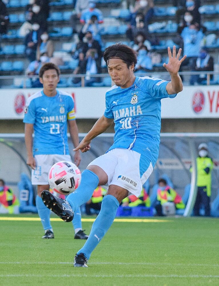 J2磐田mf遠藤保仁が通算700試合出場 Jリーグ史上初 Loquy Football フットボール情報サイト J2磐田mf遠藤保仁が通算700試合出場 Jリーグ史上初 Loquy Football フットボール情報サイト