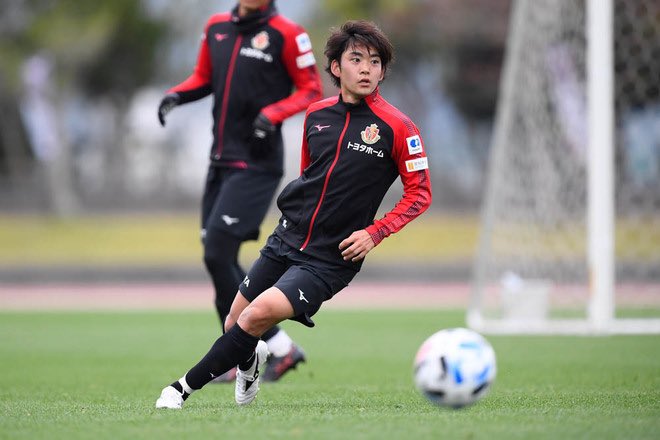 名古屋グランパス、サンフレッチェ広島戦は中止に ... 宮原和也に続きMF渡邉柊斗とスタッフ1名の新型コロナ陽性を確認 代替日は未定