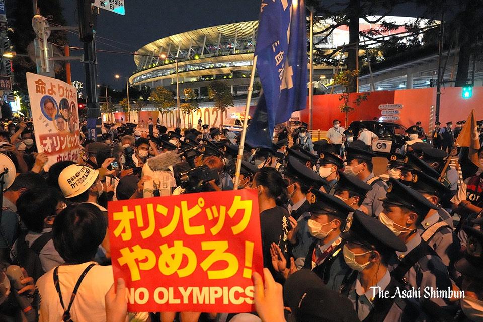 【画像】東京五輪…開幕会場の外がヤバすぎる状況にｗｗｗｗｗｗｗｗ